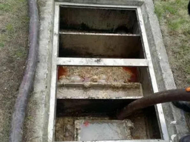 和庆镇隔油池清理